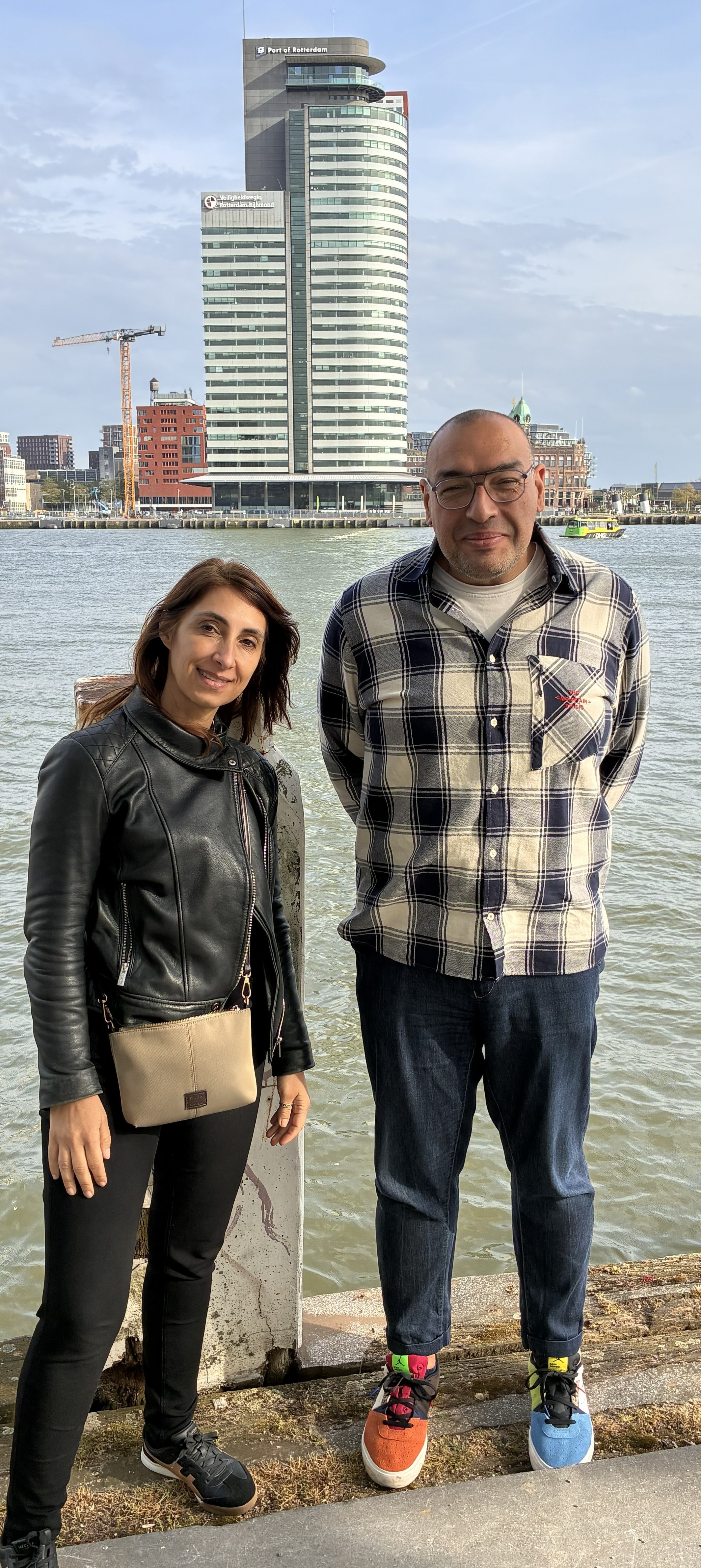 Marineuza and Ayman meeting for coffee